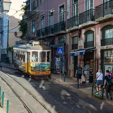 Alfama - Sé Cathedral | Cheese&wine *
