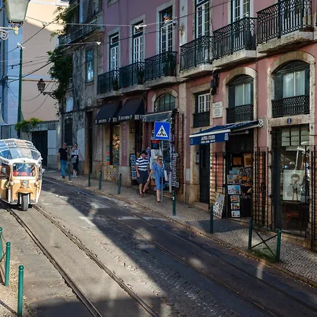 Alfama - Sé Cathedral | Cheese&wine Lisbona