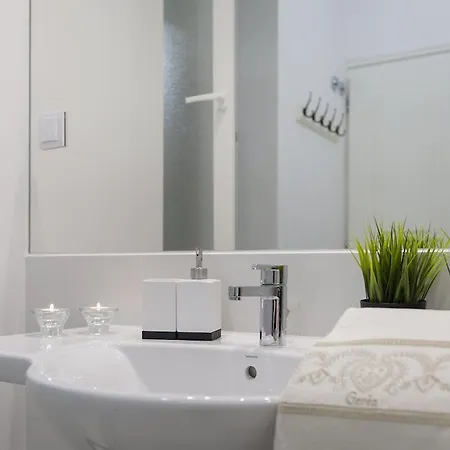 Alfama - Sé Cathedral | Cheese&wine Lisbona