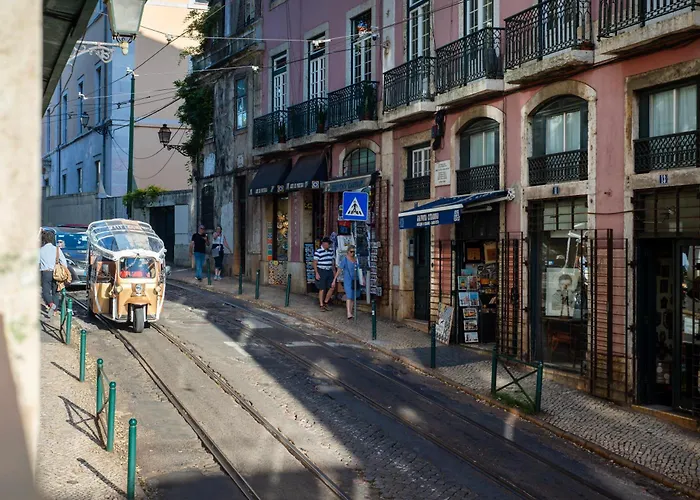 Alfama - Sé Cathedral | Cheese&wine Lisboa