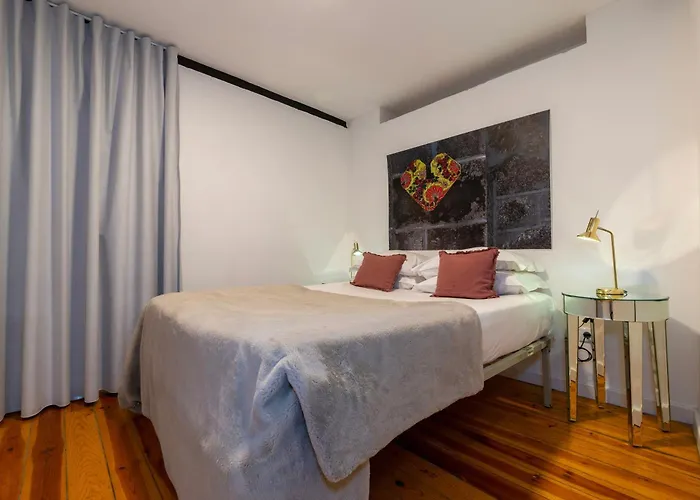 Alfama - Se Cathedral | Cheese & Wine * Lissabon