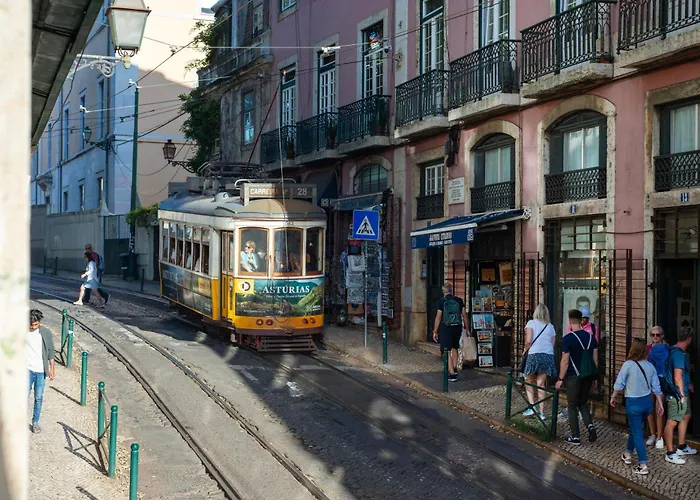 Alfama - Se Cathedral | Cheese & Wine *
