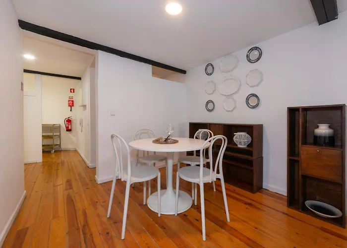 Alfama - Se Cathedral | Cheese & Wine * Lissabon