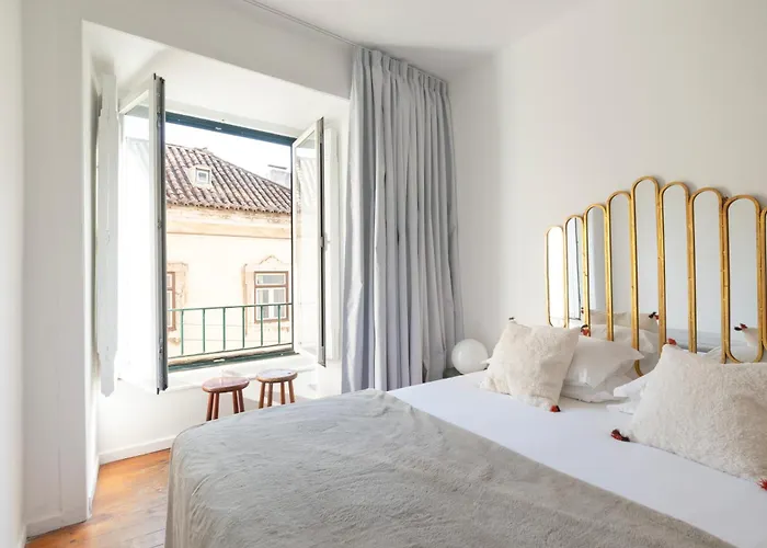 Alfama - Se Cathedral | Cheese & Wine