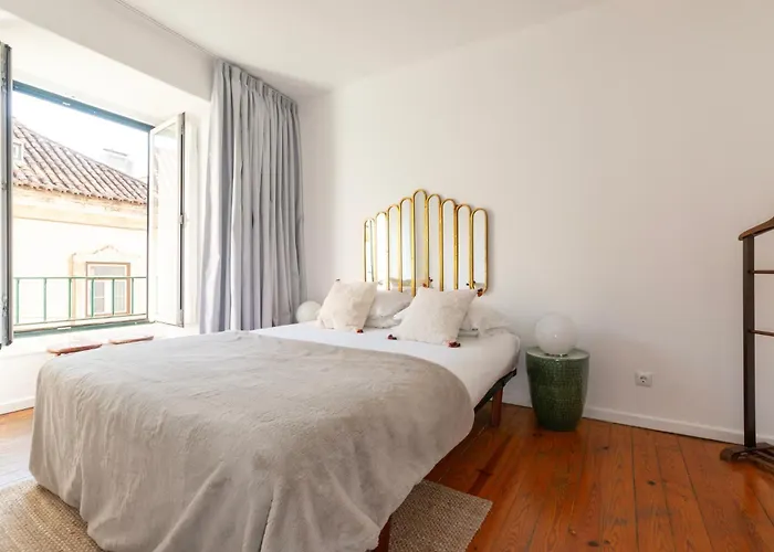 Alfama - Se Cathedral | Cheese & Wine * Lissabon