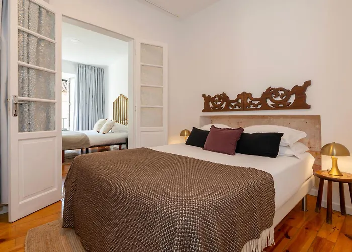 Alfama - Se Cathedral | Cheese & Wine * Lissabon