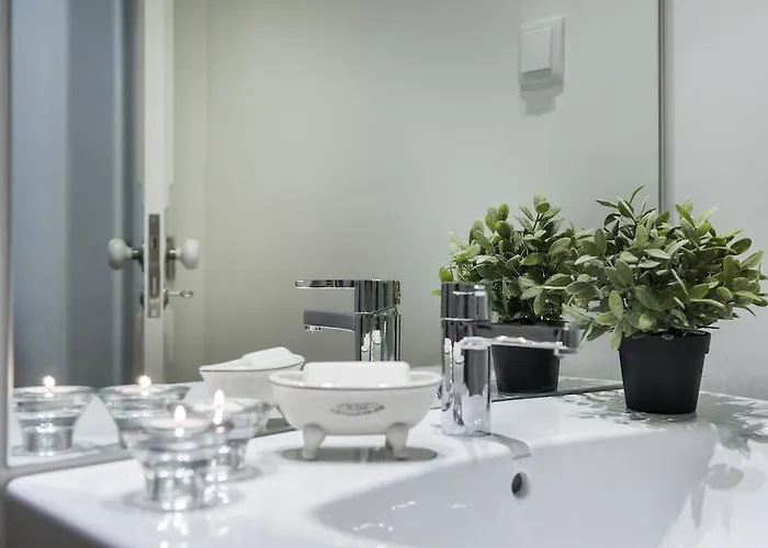 Alfama - Se Cathedral | Cheese & Wine * Lissabon