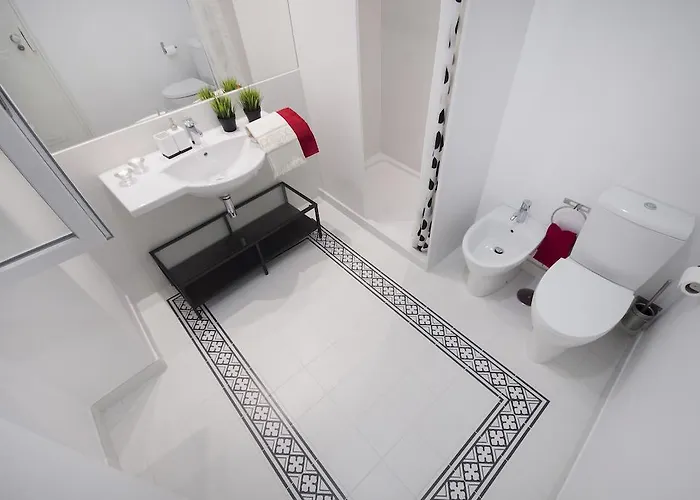 Alfama - Se Cathedral | Cheese & Wine * Lissabon